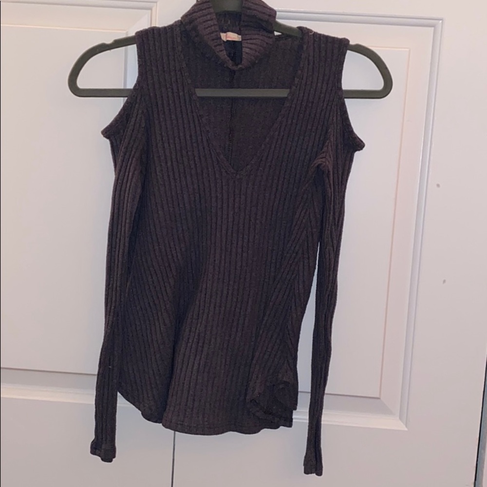 Long sleeve off shoulder with Choker top
